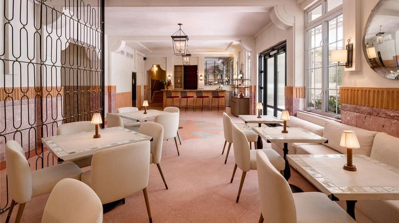 <b>South Beach Hotel Lobby</b>. Images powered by <a href="https://iceportal.shijigroup.com/" title="IcePortal" target="_blank">IcePortal</a>.