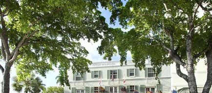 Riverside Hotel Exterior