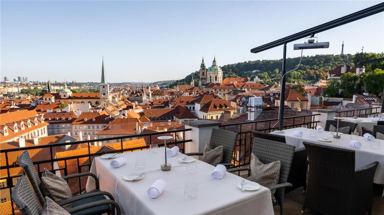 Golden Well Hotel Restaurant