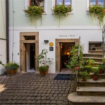 Golden Well Hotel