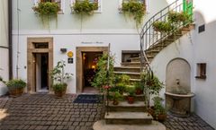 Golden Well Hotel