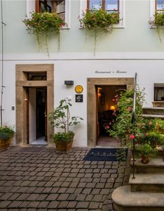 Golden Well Hotel