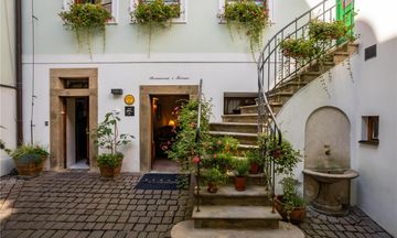 Golden Well Hotel