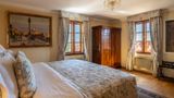 Golden Well Hotel Suite
