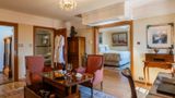 Golden Well Hotel Suite
