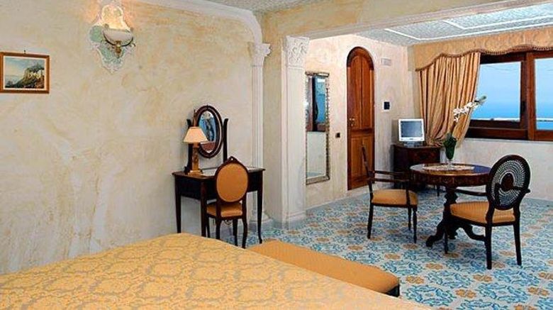 <b>Hotel Il Girasole Room</b>. Images powered by <a href="https://iceportal.shijigroup.com/" title="IcePortal" target="_blank">IcePortal</a>.