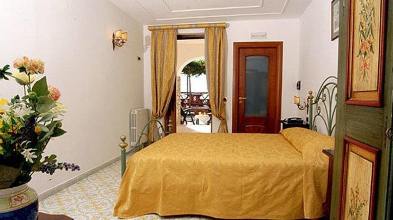 <b>Hotel Il Girasole Room</b>. Images powered by <a href="https://iceportal.shijigroup.com/" title="IcePortal" target="_blank">IcePortal</a>.