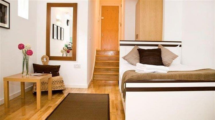 Hyde Park Executive Apartments Room
