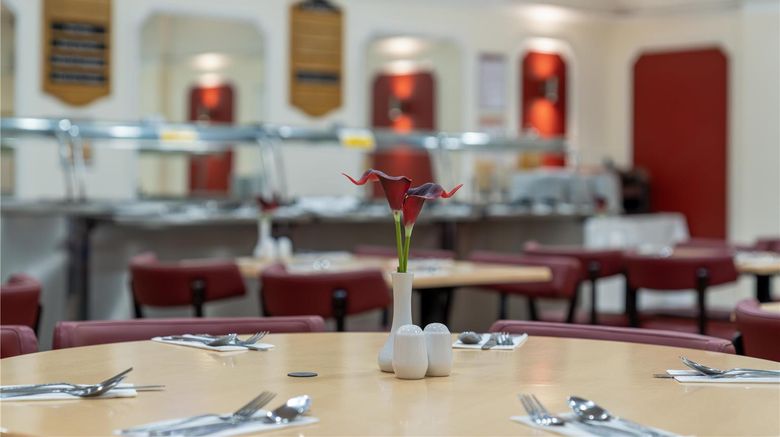 <b>Britannia Russ Hill Hotel Gatwick Restaurant</b>. Images powered by <a href="https://iceportal.shijigroup.com/" title="IcePortal" target="_blank">IcePortal</a>.