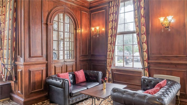 <b>Britannia Russ Hill Hotel Gatwick Restaurant</b>. Images powered by <a href="https://iceportal.shijigroup.com/" title="IcePortal" target="_blank">IcePortal</a>.