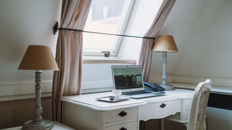 <b>Art Hotel Room</b>. Images powered by <a href="https://iceportal.shijigroup.com/" title="IcePortal" target="_blank">IcePortal</a>.