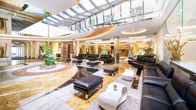 <b>Hotel Grandium Prague Lobby</b>. Images powered by <a href="https://iceportal.shijigroup.com/" title="IcePortal" target="_blank">IcePortal</a>.