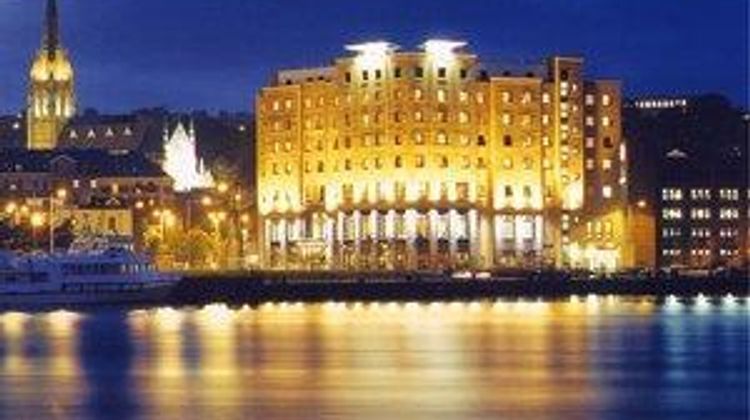 City Hotel Exterior