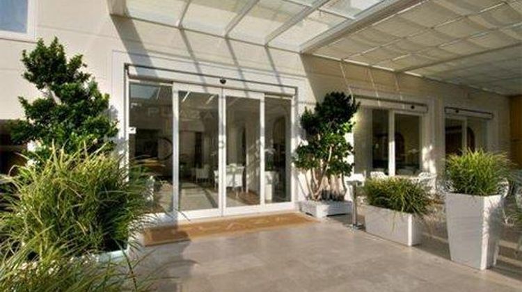 Hotel Plaza Exterior