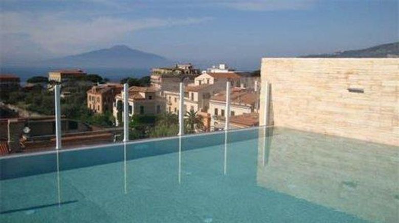 <b>Hotel Plaza Pool</b>. Images powered by <a href="https://iceportal.shijigroup.com/" title="IcePortal" target="_blank">IcePortal</a>.