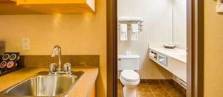 Peavine Inn & Suites Room