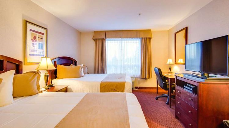 Peavine Inn & Suites Room