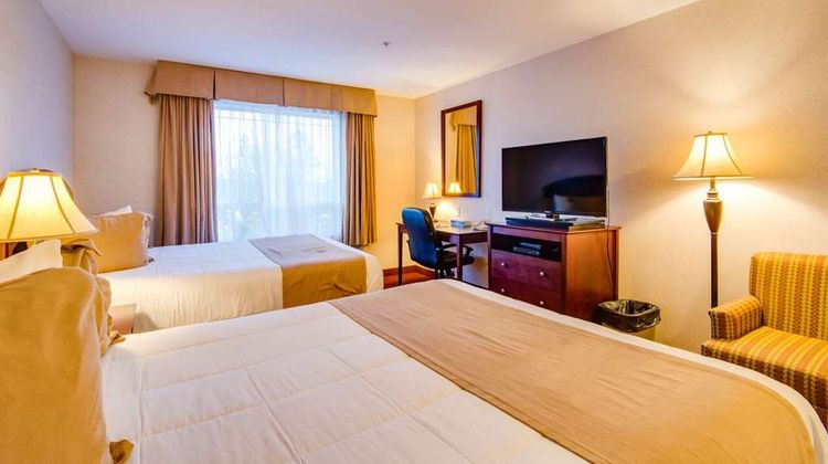 Peavine Inn & Suites Room