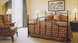 <b>Cap Tremblant Room</b>. Images powered by <a href="https://iceportal.shijigroup.com/" title="IcePortal" target="_blank">IcePortal</a>.