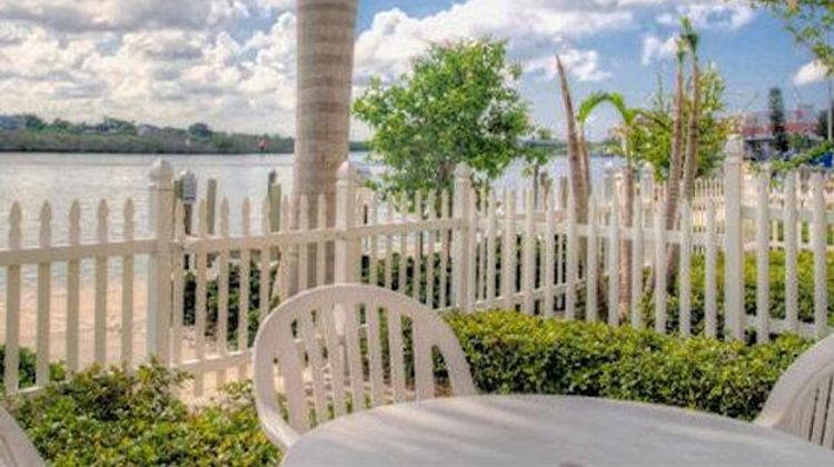 Barefoot Beach Resort Exterior