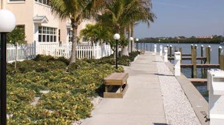 Barefoot Beach Resort Exterior