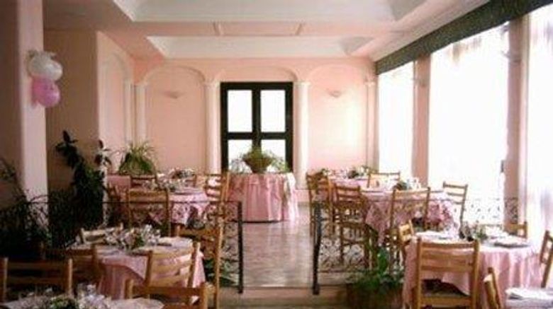 <b>Astoria Hotel Restaurant</b>. Images powered by <a href="https://iceportal.shijigroup.com/" title="IcePortal" target="_blank">IcePortal</a>.