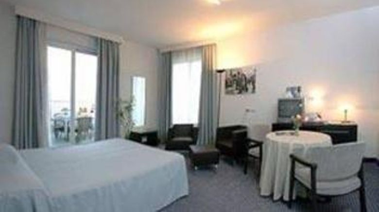 <b>Sea Lion Hotel Room</b>. Images powered by <a href="https://iceportal.shijigroup.com/" title="IcePortal" target="_blank">IcePortal</a>.