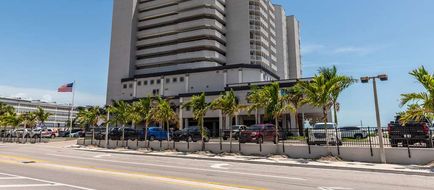 DiamondHead Beach Resort Exterior
