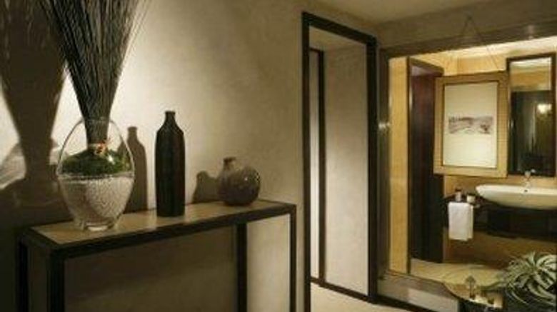 <b>Intown Luxury House Lobby</b>. Images powered by <a href="https://iceportal.shijigroup.com/" title="IcePortal" target="_blank">IcePortal</a>.