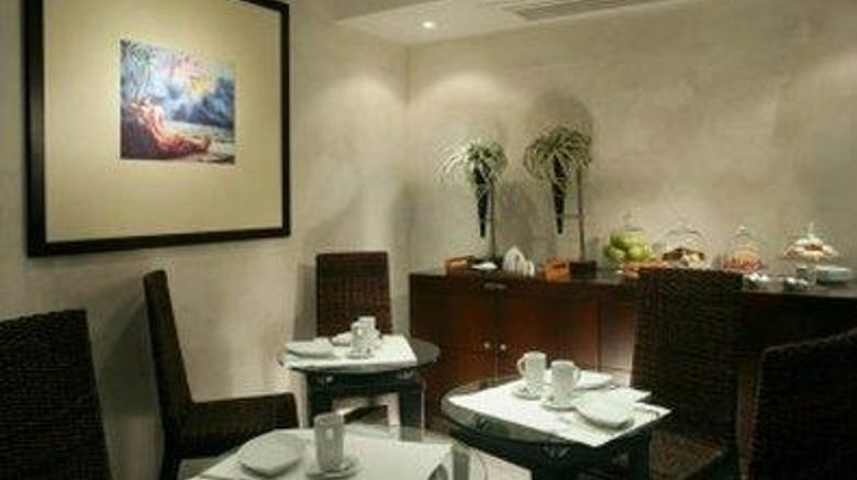 <b>Intown Luxury House Lobby</b>. Images powered by <a href="https://iceportal.shijigroup.com/" title="IcePortal" target="_blank">IcePortal</a>.
