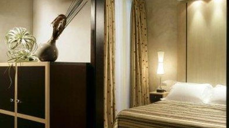 <b>Intown Luxury House Suite</b>. Images powered by <a href="https://iceportal.shijigroup.com/" title="IcePortal" target="_blank">IcePortal</a>.