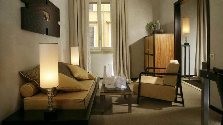 <b>Intown Luxury House Suite</b>. Images powered by <a href="https://iceportal.shijigroup.com/" title="IcePortal" target="_blank">IcePortal</a>.