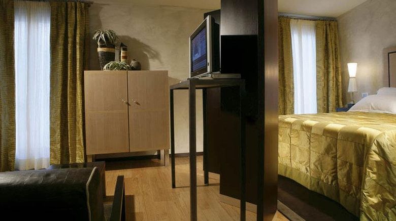 <b>Intown Luxury House Suite</b>. Images powered by <a href="https://iceportal.shijigroup.com/" title="IcePortal" target="_blank">IcePortal</a>.