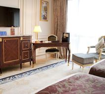 New Orient Landmark Hotel Room