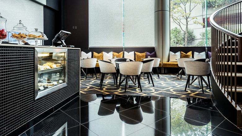 <b>Bolton Hotel Lobby</b>. Images powered by <a href="https://iceportal.shijigroup.com/" title="IcePortal" target="_blank">IcePortal</a>.