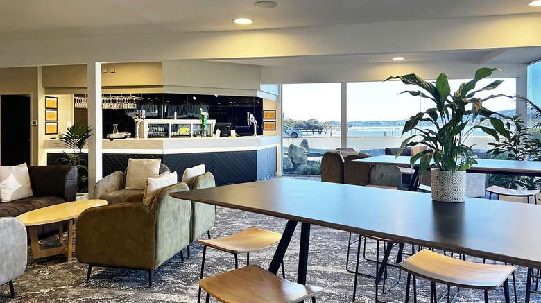 <b>Sudima Hotel Lake Rotorua Restaurant</b>. Images powered by <a href="https://iceportal.shijigroup.com/" title="IcePortal" target="_blank">IcePortal</a>.