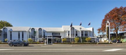 Hotel Pavilions Exterior
