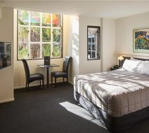 Hotel Pavilions Room