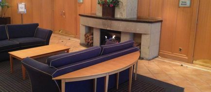 Brentwood Hotel Lobby