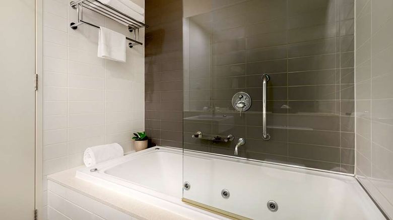 <b>Causeway 353 Hotel Suite</b>. Images powered by <a href="https://iceportal.shijigroup.com/" title="IcePortal" target="_blank">IcePortal</a>.