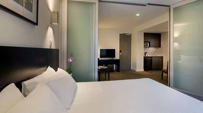 <b>Causeway 353 Hotel Suite</b>. Images powered by <a href="https://iceportal.shijigroup.com/" title="IcePortal" target="_blank">IcePortal</a>.