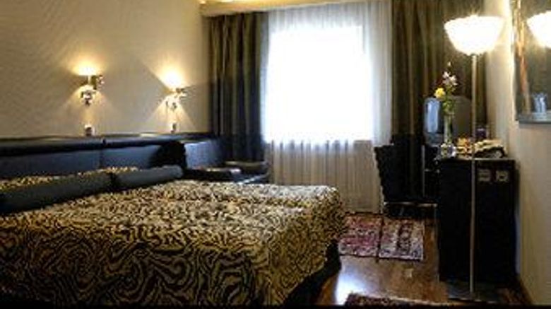 <b>Hotel Rivoli Room</b>. Images powered by <a href="https://iceportal.shijigroup.com/" title="IcePortal" target="_blank">IcePortal</a>.