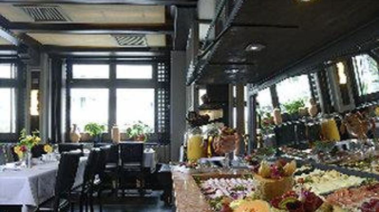 <b>Hotel Rivoli Restaurant</b>. Images powered by <a href="https://iceportal.shijigroup.com/" title="IcePortal" target="_blank">IcePortal</a>.