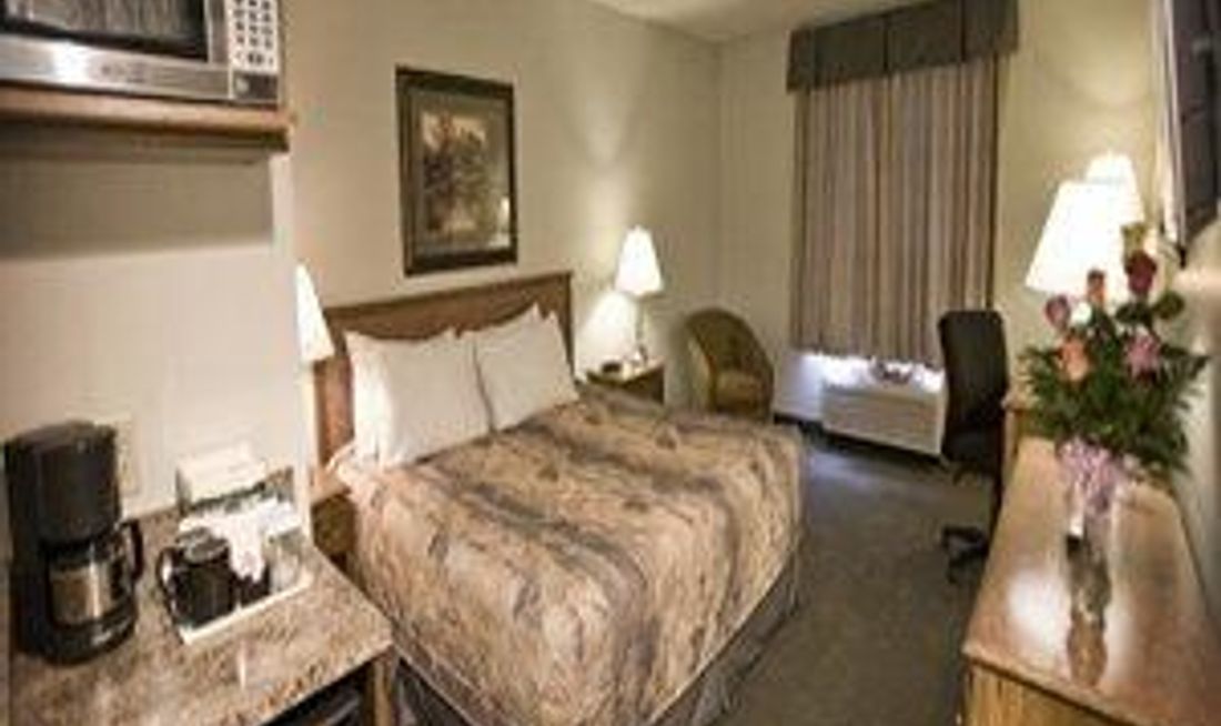 Service Plus Inns & Suites Room