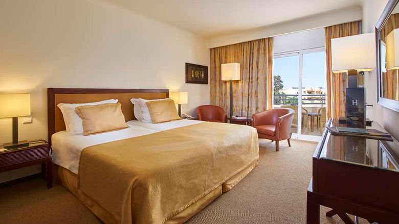 <b>PortoBay Falesia Room</b>. Images powered by <a href="https://iceportal.shijigroup.com/" title="IcePortal" target="_blank">IcePortal</a>.