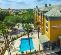 Galleria Palms Hotel Exterior