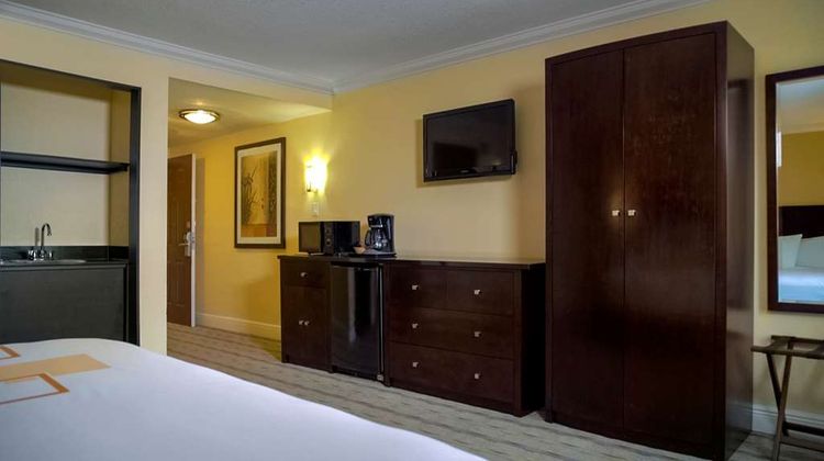 Galleria Palms Hotel Room
