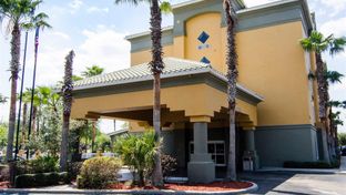 Galleria Palms Hotel
