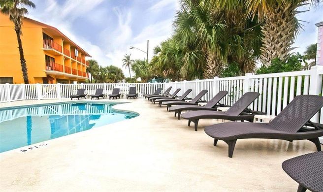 Royal Inn Beach Hotel Exterior