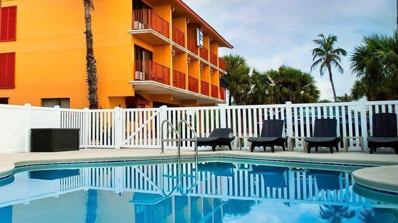 <b>Royal Inn Beach Hotel Pool</b>. Images powered by <a href="https://iceportal.shijigroup.com/" title="IcePortal" target="_blank">IcePortal</a>.